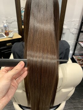 アルコイリスバイドールヘアー(ARCOIRIS by Dollhair) ノームコアフレンチボブ男色系カラーパーマボブくびれヘア都島
