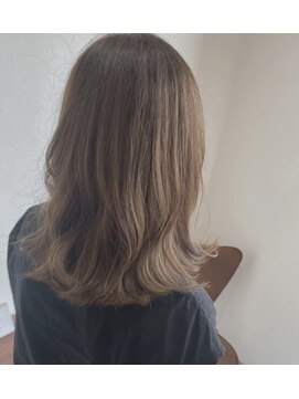 ロニ(Roni) 抜け感ベージュ