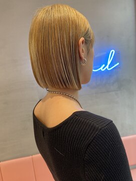 ロンドポレール 北千住(Lond polaire) 【伊勢】ぱつっとボブ/セクションカラー/ペールベージュ