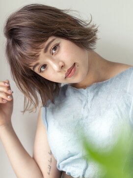 エミュ 表参道 青山(emu) 【emu井上信洋】オン眉ルーズ外ハネボブウルフ[ココアベージュ]