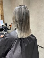 サニー 渋谷(SUNNY)&nbsp;バレイヤージュ、ハイライト、レイヤーロング、グレーベージュ