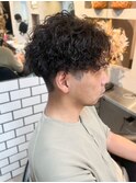 束感波巻きパーマツーブロックメンズカットアッシュブラック
