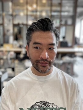 ザマンリバレッジニューヨーク(THE MAN LeverageNewYork) 大人海外メンズ七三分けサイドパートフェードカット：尾上　雄輝