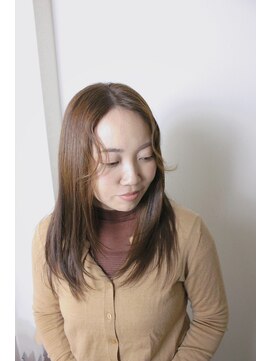 ビアージュ(Viage) :センターパートミディ　:レイヤースタイル　:ベージュブラウン