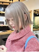 ホワイトブロンド/ワイドバング/美髪/外ハネボブ/ダブルカラー