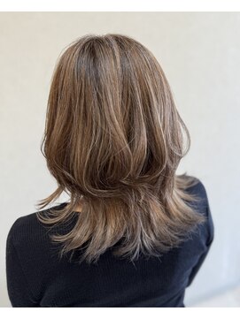 ガレリアエレガンテ 尾張旭店(GALLARIA Elegante) 白髪を活かしたハイライト