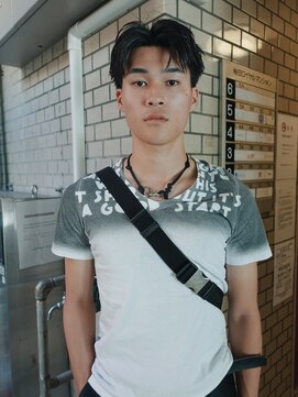 メンズ シイ(MEN’S SIE) カジュアルラフなセンターパート