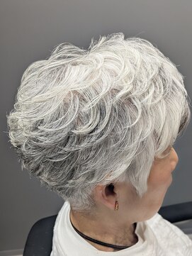ジールヘアー(GIIL HAIR) ナチュラルショートスタイル