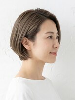 と和×美髪クリニック 巣鴨店&nbsp;白髪を活かすフォギーベージュ×絶壁解消の大人上品ショートボブ