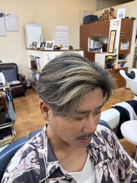 ヘアーサロンタカハシ ツーブロックスタイル　ハイライト