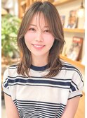 ミディアムレイヤーボブ前髪あり抜け感くびれシルエット
