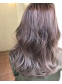 スモーキーグレージュ
