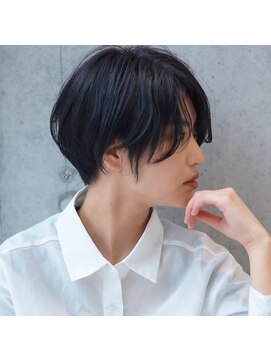 アトリエ フェム(atelier.fem) くびれのあるコンパクトショート