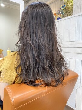 アクトゥス(AEQUITAS) ベージュアッシュハイライトセミディ