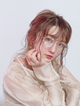 リルアーチ(Lillarch) 【2022年おくれ毛× カジュアルスタイル】