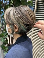 白髪が伸びてきても気にならないハイライト×インナーグリーン