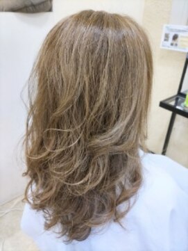 エイチ エアー ダヴ H air DAV調布北口 白髪ぼかしハイライト　スモーキーベージュ