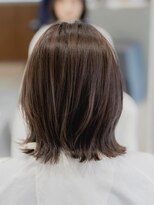 ニーイチイチ(211)&nbsp;似合わせカットイメチェン/胸上外ハネボブ/グレージュ