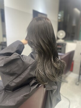 エイム(AiM) レイヤーカット×オリーブベージュ