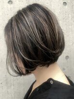 ウィルゴ(VIRGO) 白髪ぼかしハイライト前下がりショートボブミルクティーベージュ