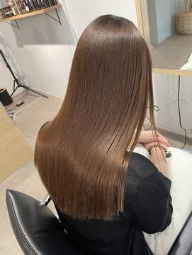 シキ 戸塚(Shiki.) イメチェン/ホワイトブロンド/外ハネボブ/美髪/戸塚