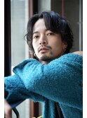 大人の波巻きスパイラルパーマミディアムロングメンズカットヘア