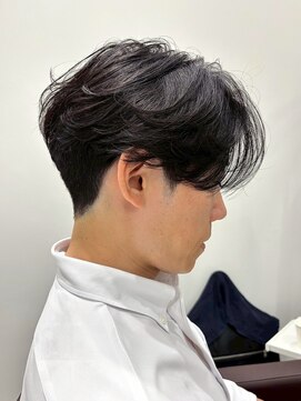 カルム(kalm) 毛流れセンターパートニュアンスパーマカルマヘアメンズパーマ