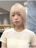 ハイトーン切りっぱなしレイヤーボブホワイトミルクティー原宿