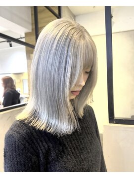 エイト 福岡天神店(EIGHT fukuoka) ホワイトシルバー!