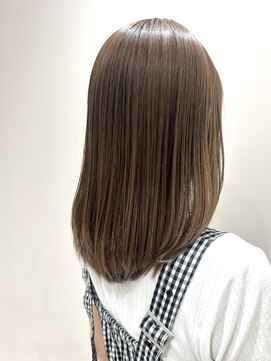 アンベリールフルー(EMBELLIR fleur) ツヤ感 透明カラーで大人かわいいシナモンベージュ 30代40代