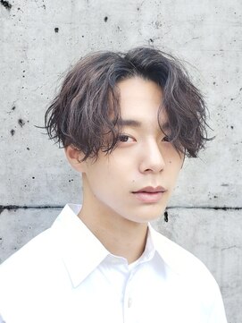 フィフス 原宿(fifth) 波打ちセンターパート波巻きスパイラルパーマ束感サイドパート