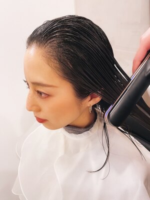 ヘアサロンから生まれた髪のエステサロン。施術を重ねるごとに水分量がアップし、髪本来の美しさに-。