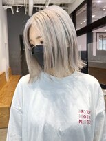 ホワイトブロンド_チェリーブラウンフェミニンロング_ba411161