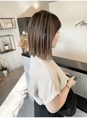 バレイヤージュベージュ大人ボブ切りっぱなしボブケアブリーチ