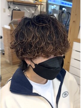 ミモザワークス(Mimosa Works) 波巻きパーマ・ウルフヘア