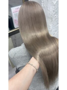 リア(riah) ダブルカラーミルクティーベージュレイヤーカット韓国ヘア