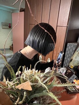 マエストロ(Maestro) ダークグレージュのタッセルボブ