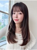 流し前髪の重ためロングレイヤー