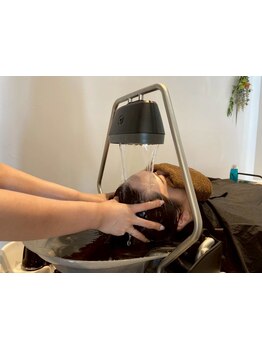頭皮ケアにも効果的ながオススメ♪ヘッドスパで頭皮も髪もスッキリ！極上の癒しをお届けします。