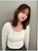 ミディアム　シースルーバング　グレージュ　顔まわり