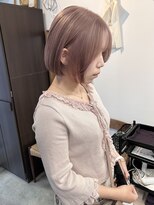 クイ(quii)&nbsp;柔らかいピンクベージュで大人可愛いボブに◎