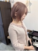 柔らかいピンクベージュで大人可愛いボブに◎