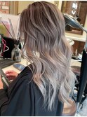 ホワイトバレイヤージュ×ロングレイヤースタイル