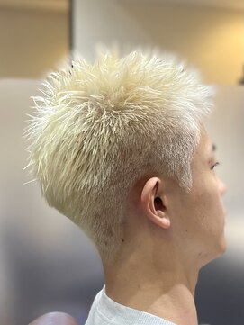 ヘアクリニックカルム 日暮里(Hair Clinic Calme) ホワイトカラー　スパイキー　金髪ショート