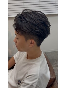 刈り上げショート×毛流れパーマ