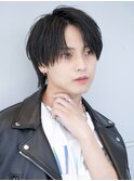 メンズミディアムセンターコンマバング黒髪ショート
