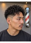 ツイスパ｜スキンフェード×ライン｜カーリーバング