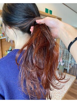 ホワイト(WHITE HAIR@NICOLA) ピンク×オレンジのグラデーションカラー