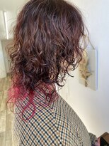 ホワイト(WHITE HAIR@NICOLA)&nbsp;ウルフパーマ×ピンクインナーカラー