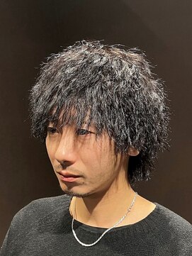 ビーダンディー(Bee dandy) ツイストスパイラルパーマ 無造作マッシュウルフ ツーブロック